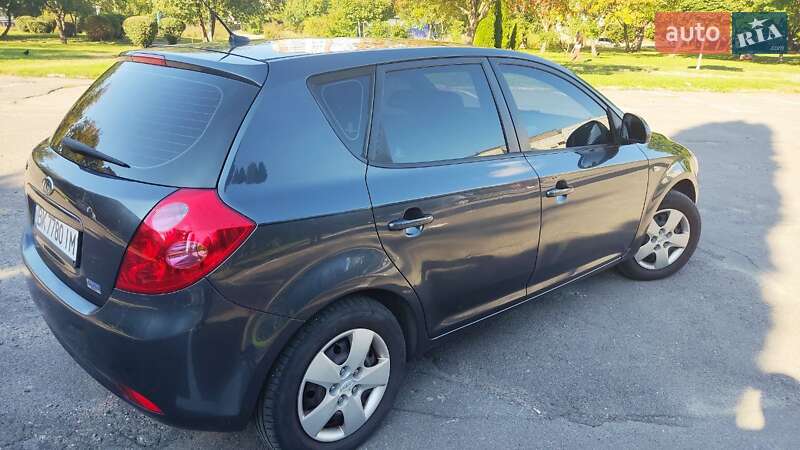 Хэтчбек Kia Ceed 2007 в Ровно