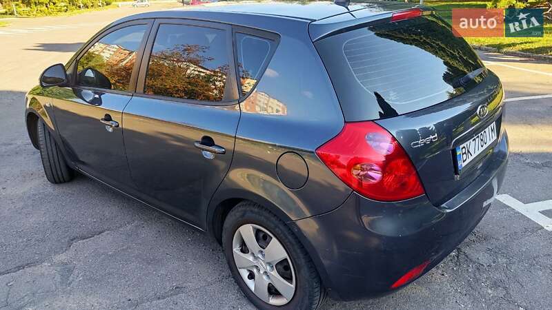 Хэтчбек Kia Ceed 2007 в Ровно