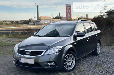 Универсал Kia Ceed 2010 в Сарнах