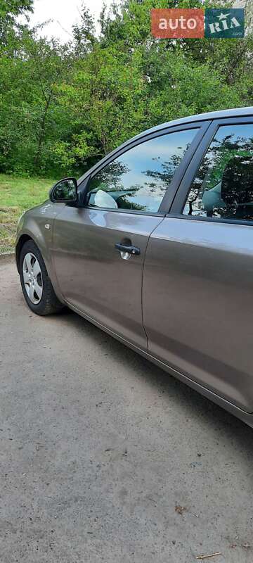 Хэтчбек Kia Ceed 2008 в Виннице