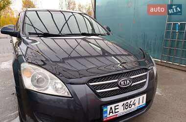 Хэтчбек Kia Ceed 2007 в 