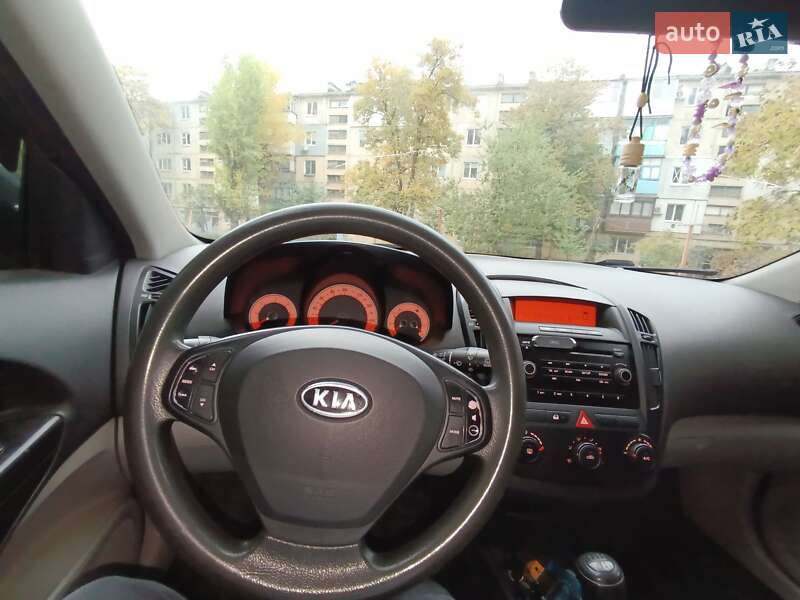 Хетчбек Kia Ceed 2007 в Кам'янському