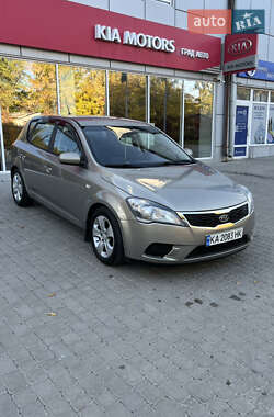 Хэтчбек Kia Ceed 2011 в Запорожье