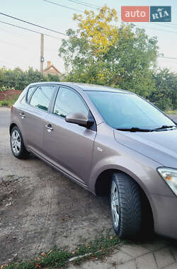 Хэтчбек Kia Ceed 2007 в Раздельной