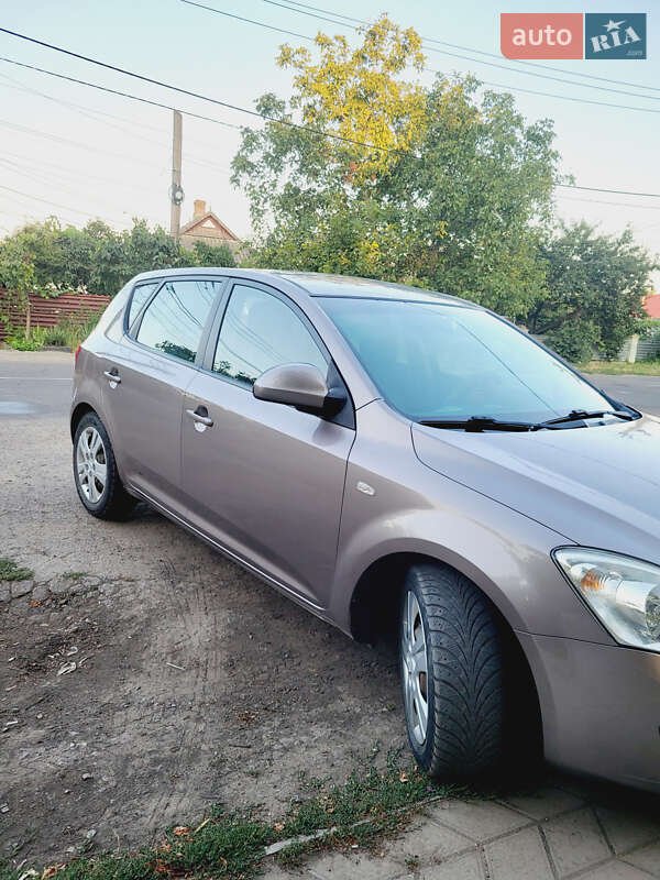 Хэтчбек Kia Ceed 2007 в Раздельной фото 5 Хэтчбек Kia Ceed 2007 в Раздельной