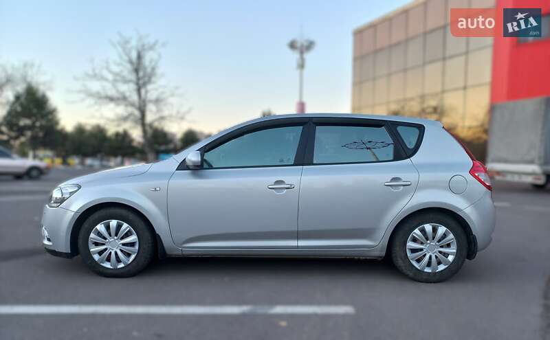 Хэтчбек Kia Ceed 2009 в Одессе