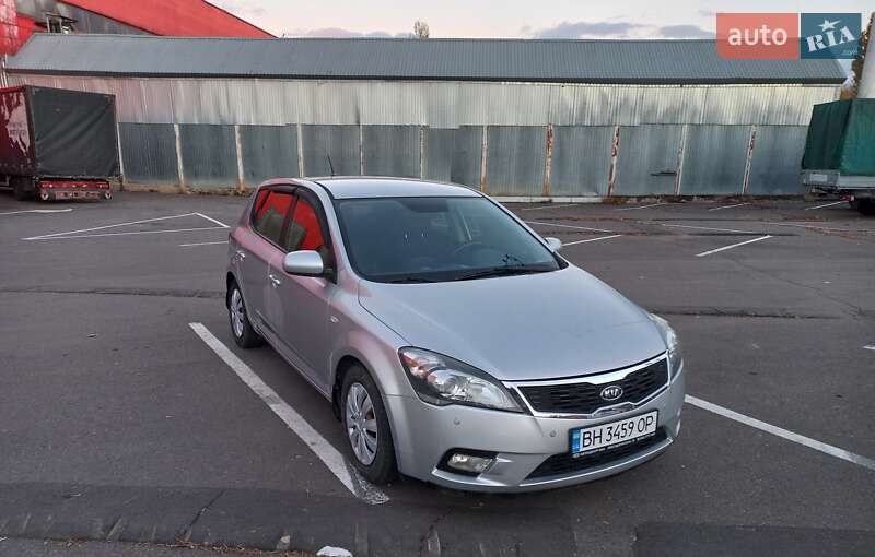 Хэтчбек Kia Ceed 2009 в Одессе