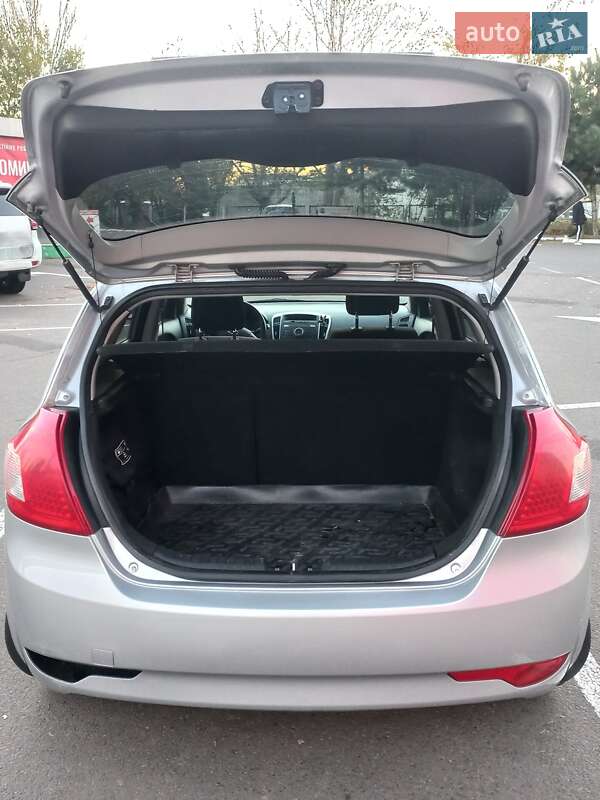 Хэтчбек Kia Ceed 2009 в Одессе