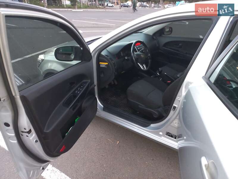 Хэтчбек Kia Ceed 2009 в Одессе