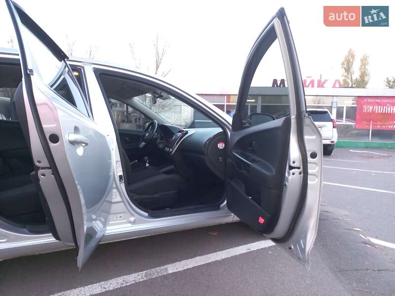 Хэтчбек Kia Ceed 2009 в Одессе