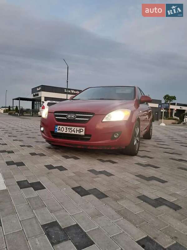 Хэтчбек Kia Ceed 2008 в Хусте
