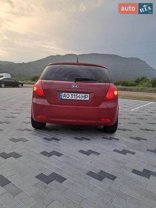 Хэтчбек Kia Ceed 2008 в Хусте