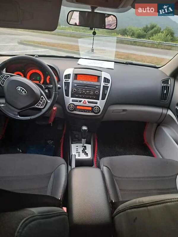 Хэтчбек Kia Ceed 2008 в Хусте