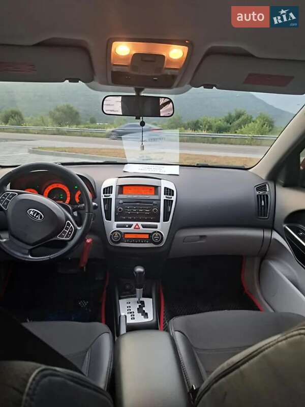 Хэтчбек Kia Ceed 2008 в Хусте