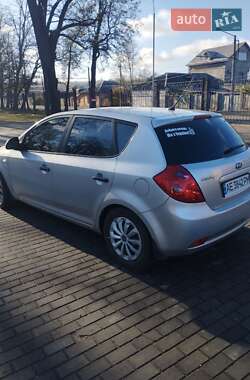 Хэтчбек Kia Ceed 2008 в Каменском