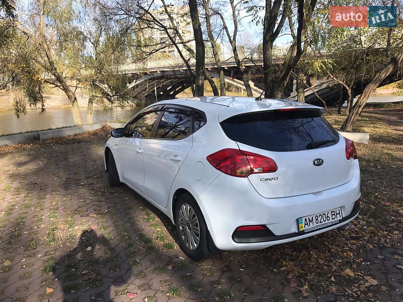 Хэтчбек Kia Ceed 2012 в Киеве
