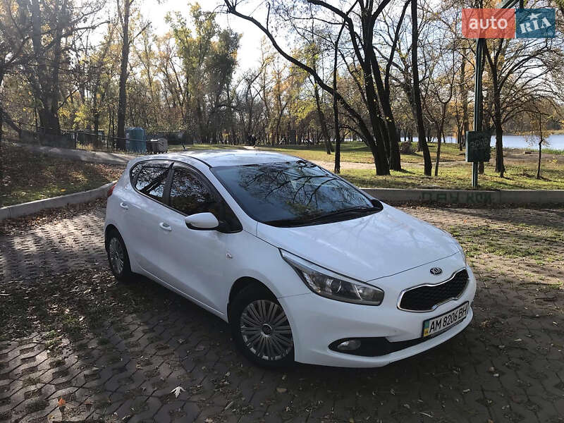 Хэтчбек Kia Ceed 2012 в Киеве