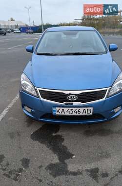 Хэтчбек Kia Ceed 2011 в Киеве