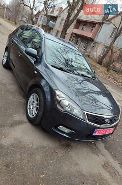 Универсал Kia Ceed 2010 в Запорожье