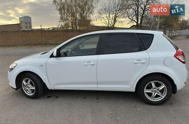 Хэтчбек Kia Ceed 2011 в 