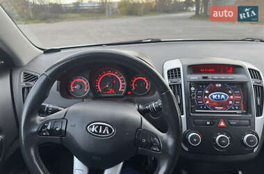 Хэтчбек Kia Ceed 2011 в 