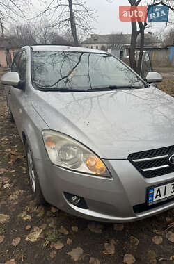 Хэтчбек Kia Ceed 2007 в 