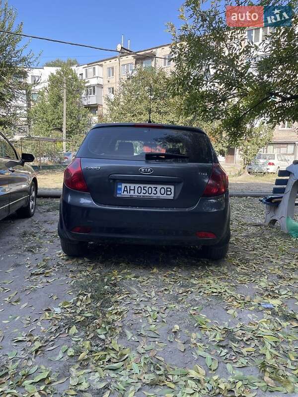 Хэтчбек Kia Ceed 2008 в Каменском