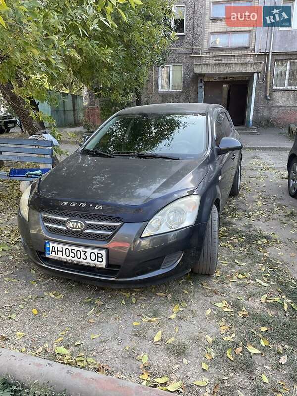 Хэтчбек Kia Ceed 2008 в Каменском