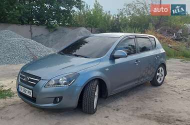 Хэтчбек Kia Ceed 2007 в 