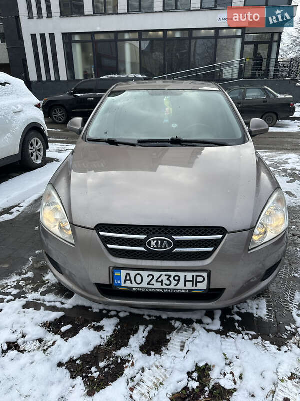 Хетчбек Kia Ceed 2007 в Ужгороді