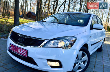 Хэтчбек Kia Ceed 2011 в Трускавце