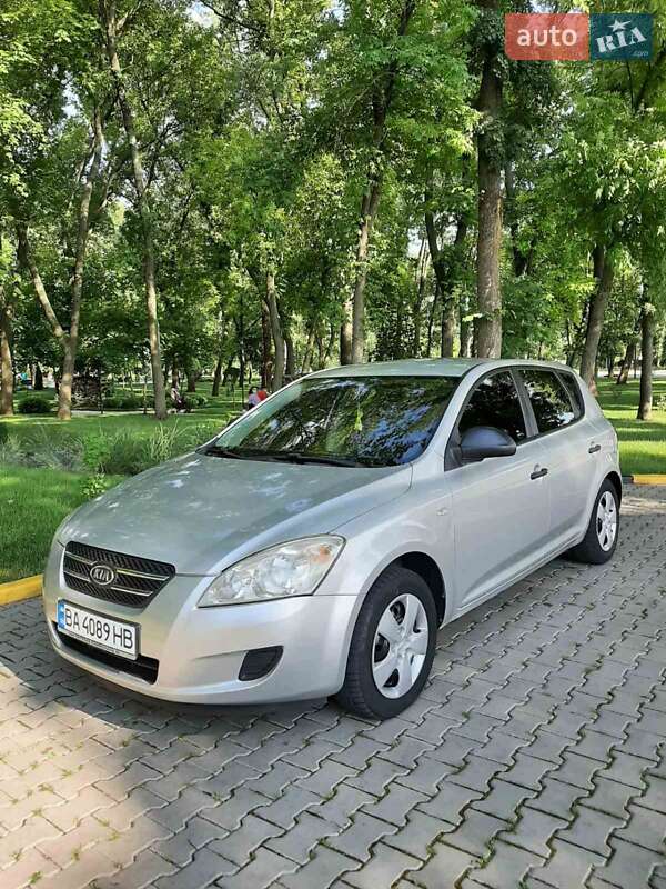 Хэтчбек Kia Ceed 2006 в Александрие