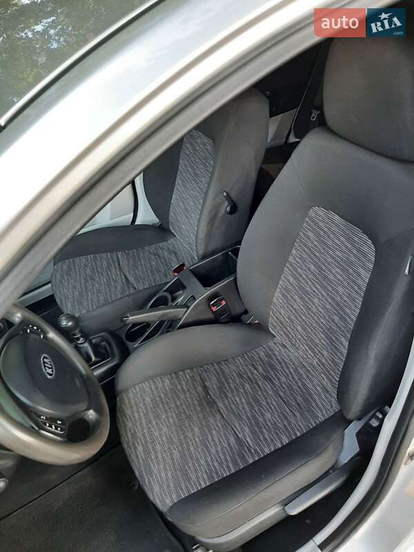 Хэтчбек Kia Ceed 2006 в Александрие