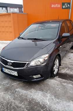 Хэтчбек Kia Ceed 2009 в Ровно