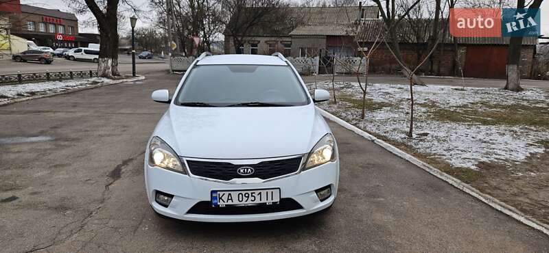 Універсал Kia Ceed 2011 в Ромнах