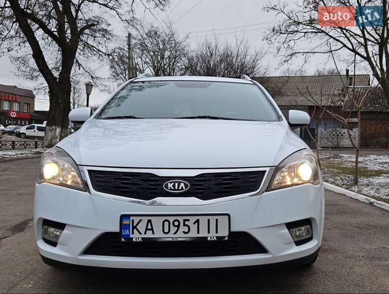 Універсал Kia Ceed 2011 в Ромнах