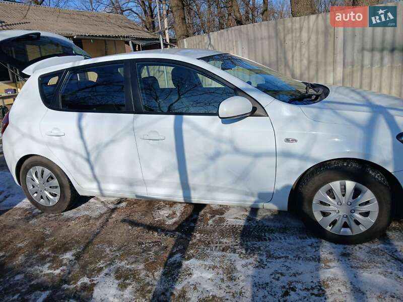 Хэтчбек Kia Ceed 2012 в Полтаве