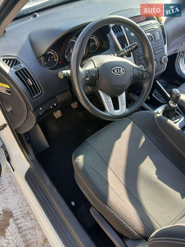 Хэтчбек Kia Ceed 2012 в Полтаве