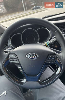 Хетчбек Kia Ceed 2013 в 
