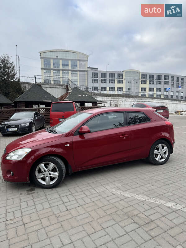 Хетчбек Kia Ceed 2008 в 