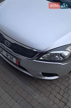 Хэтчбек Kia Ceed 2009 в 