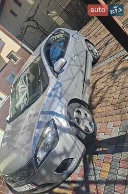 Хэтчбек Kia Ceed 2009 в 