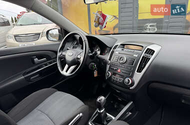 Хэтчбек Kia Ceed 2011 в Стрые