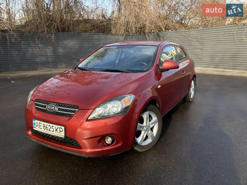 Хэтчбек Kia Ceed 2008 в Одессе