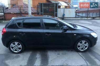 Хэтчбек Kia Ceed 2008 в Запорожье