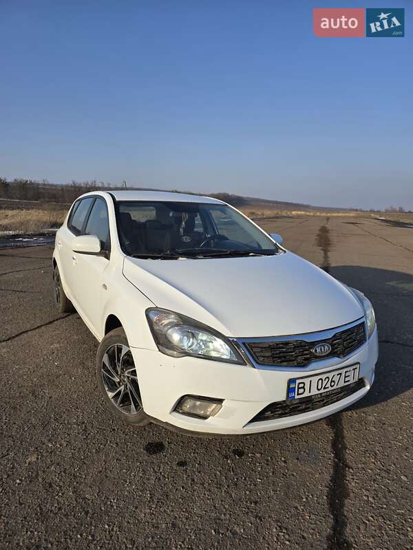 Хетчбек Kia Ceed 2010 в Зіньківі
