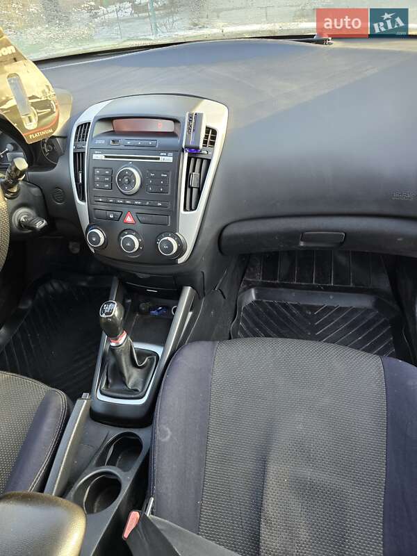 Хетчбек Kia Ceed 2010 в Зіньківі