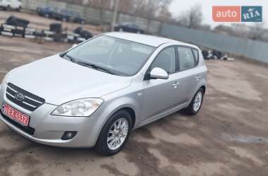 Хэтчбек Kia Ceed 2007 в 