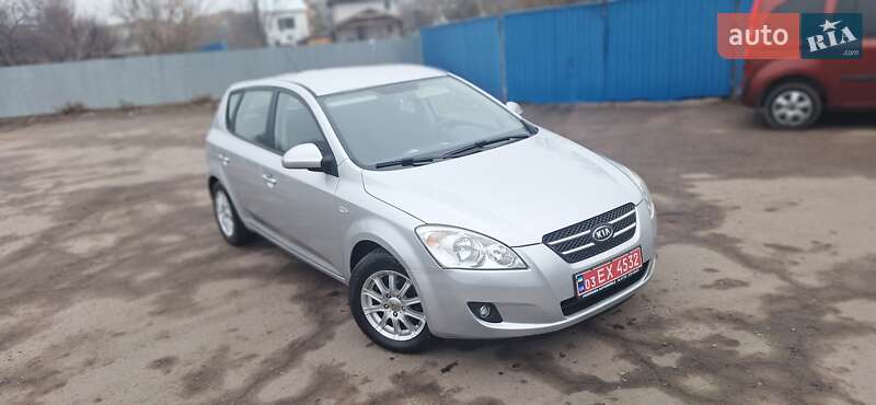 Хэтчбек Kia Ceed 2007 в 