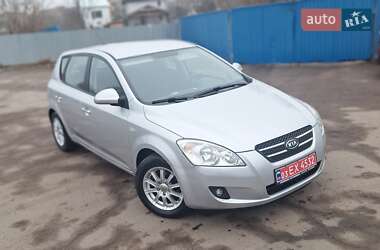 Хэтчбек Kia Ceed 2007 в 